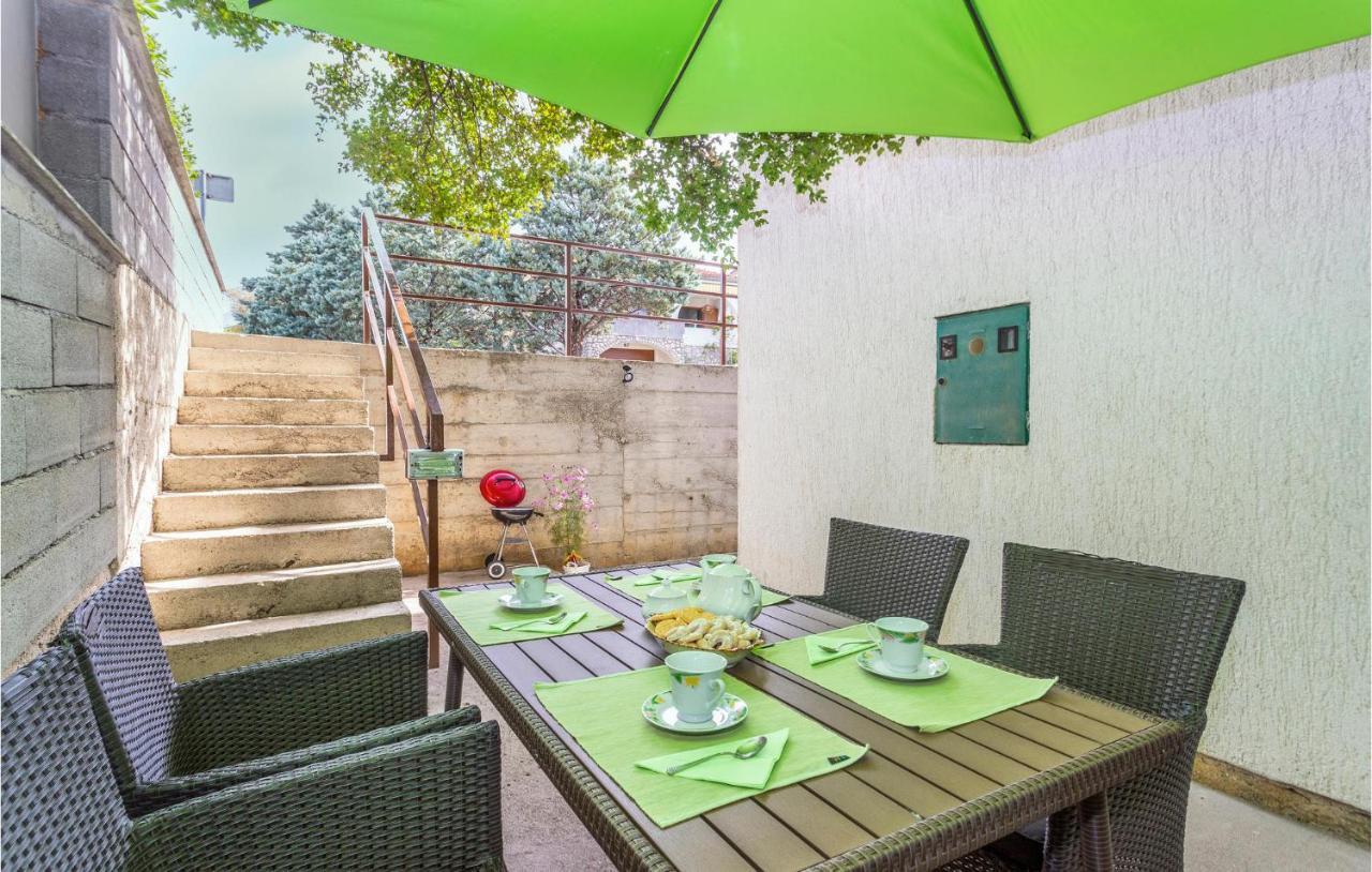 2 Bedroom Cozy Apartment In אומיסאליי מראה חיצוני תמונה