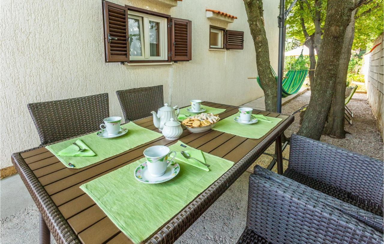 2 Bedroom Cozy Apartment In אומיסאליי מראה חיצוני תמונה